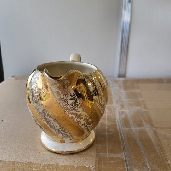 Vintage SADLER 1539 Lustreware Ivory & Gold Striped Creamer GUC (BIN H) - Picture 2 of 7